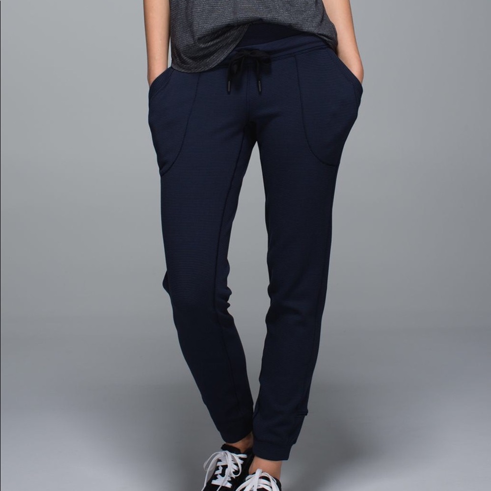 Lululemon inkwell vase runner jogger